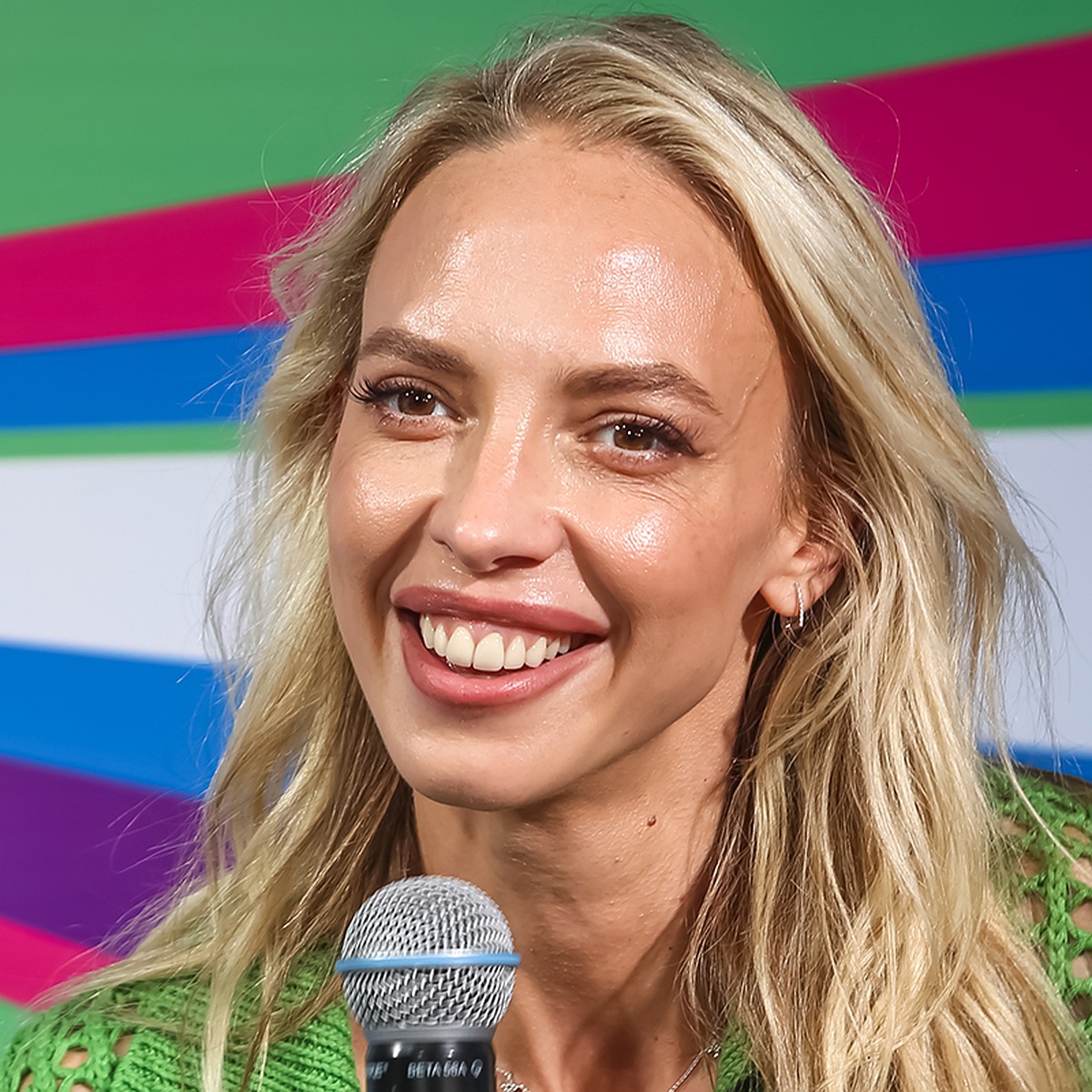 Интернетте сықырлаған төсекте секс