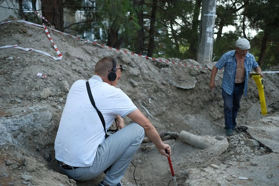 В городе вышли из строя около подстанций, а также повредился подземный кабель. Фото: пресс-служба администрации Ялты