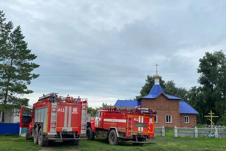 Под Новосибирском спасли церковь от большого пожара. Фото: предоставлено изданием «Краснозерская Новь»