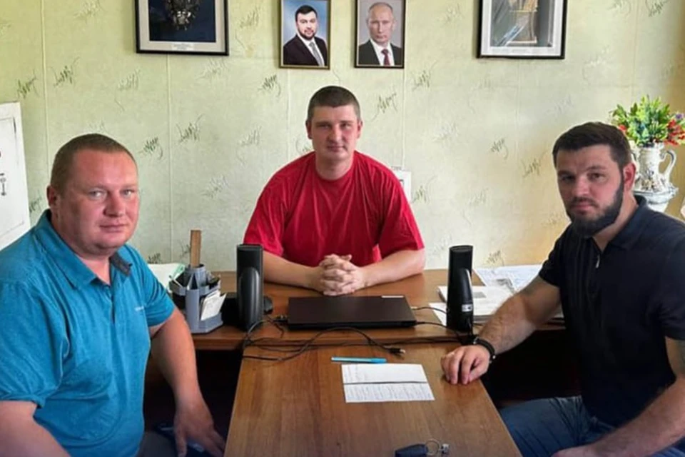 Вице-президент Федерации автоспорта ДНР Владимир Бодавчевский посетил «Станцию юных техников» в Макеевке. Фото: ЕР ДНР