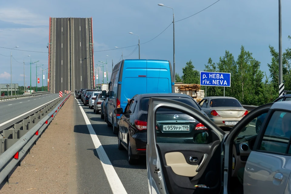 Мост разведут всего на час.