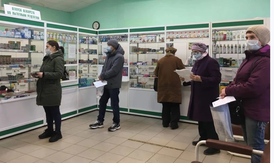 Работник аптеки получил серьезную травму.