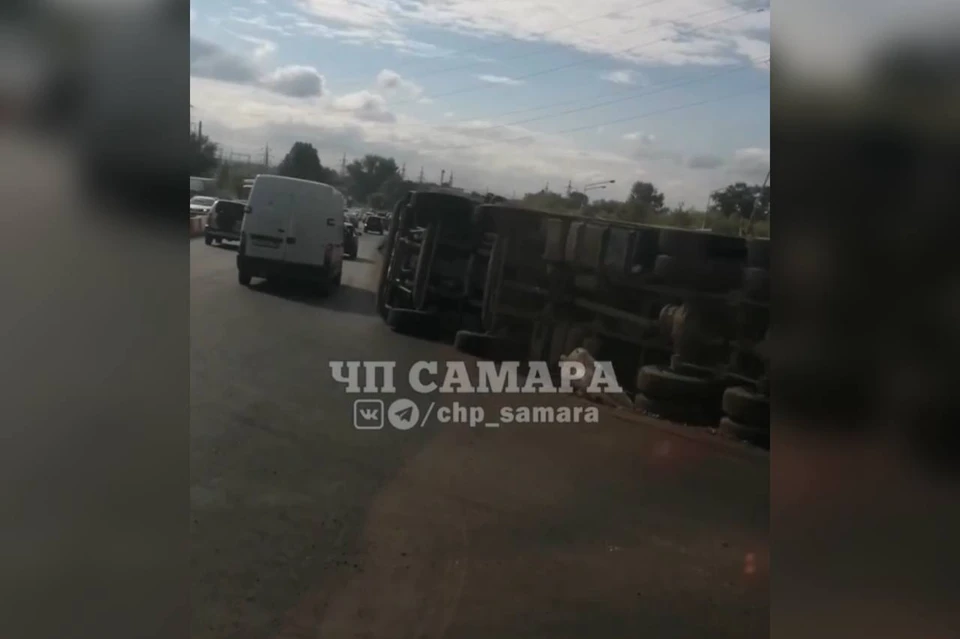 ДТП произошло на пересечении Ракитовского шоссе и проспекта Карла Маркса / Фото: t.me/chp_samara