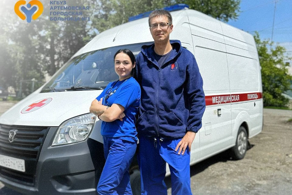 Медики, помогшие "ужаленному" медузой ребенку. Фото: Артемовская городская больница №1