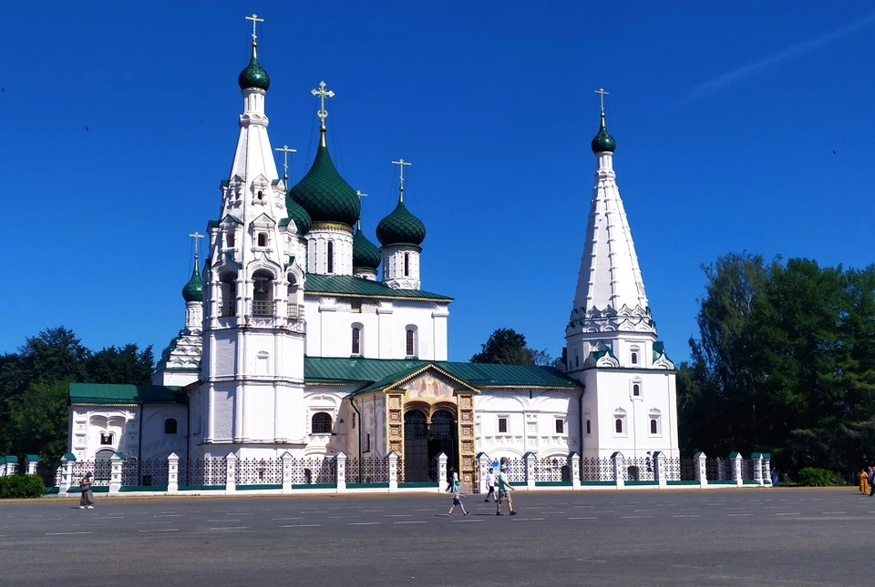 В церкви Ильи пророка полностью сохранились уникальные фрески XVII века.