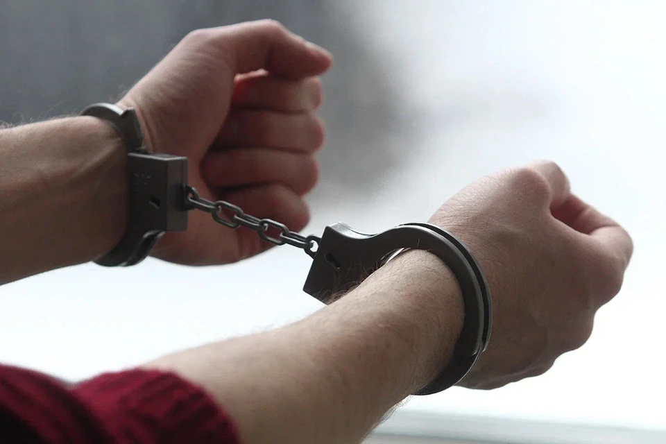 В Гродно мужчина на электросамокате замахнулся косой на несовершеннолетних, которые мешали ему отдыхать. Снимок носит иллюстративный характер.