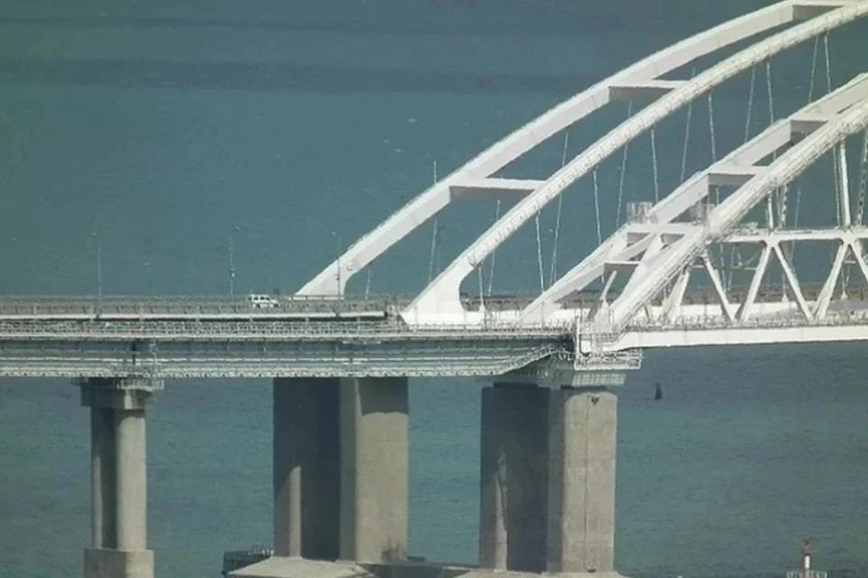 В очереди перед Крымским мостом с обеих сторон стоят 770 автомобилей