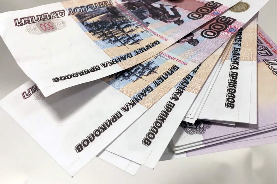 Женщина пыталась расплатиться купюрами «банка приколов».