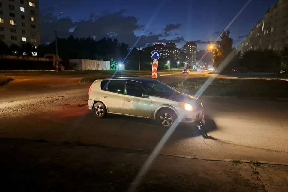 В Новосибирске иномарка сбила двух 14-летних подростков на электросамокате. Фото: Госавтоинспекция ГСО.