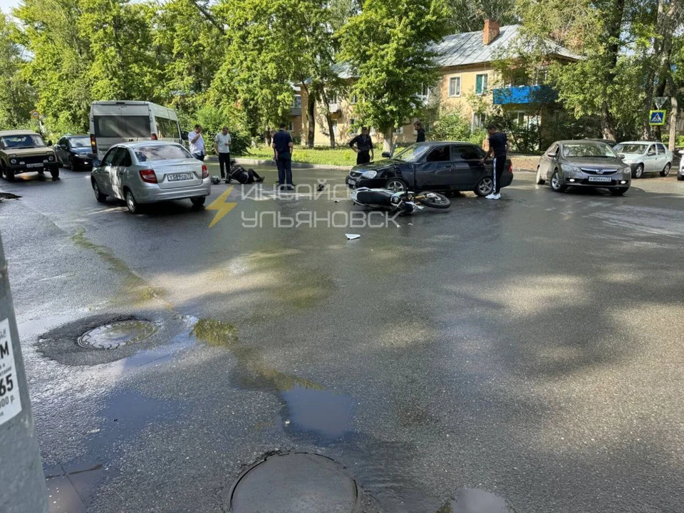 Утром 31 июля в Засвияжском районе Ульяновска произошло ДТП. Фото телеграм-канал Инсайд Ульяновск