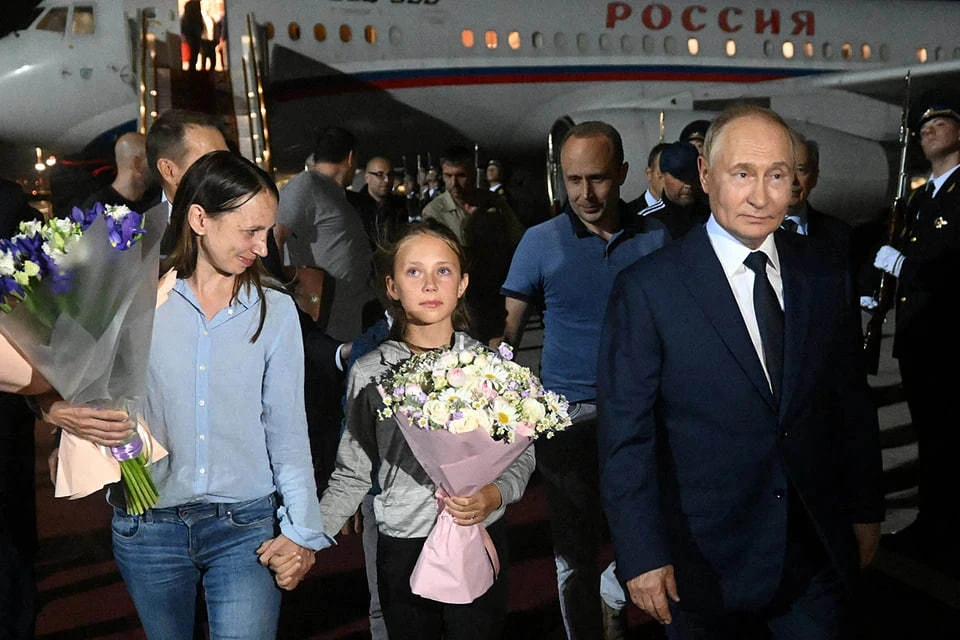 Песков: Дети обменянных разведчиков только в самолете узнали, что они русские