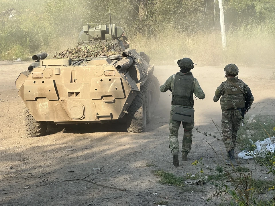 Российская армия продвигается под прикрытием лесопосадок, артиллерии и беспилотников