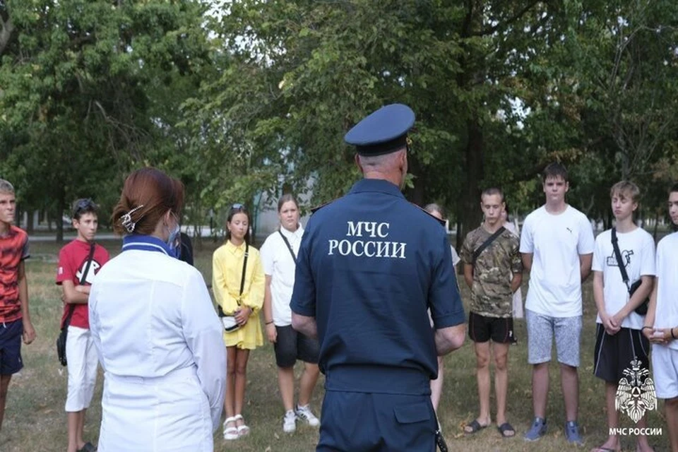 Познания в тактической медицине и навыки поведения при обстреле могут спасти детям жизнь. Фото: ГУ МЧС России по Херсонской области.