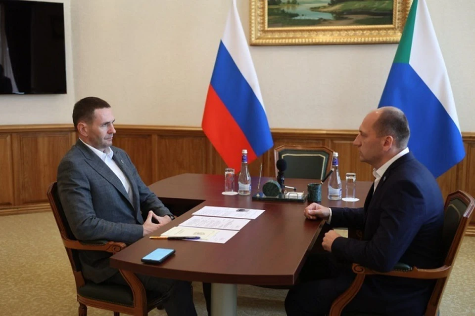 Проблемы и перспективы Комсомольска Дмитрий Демешин обсудил с Заплутаевым Фото: Антон Шевченко