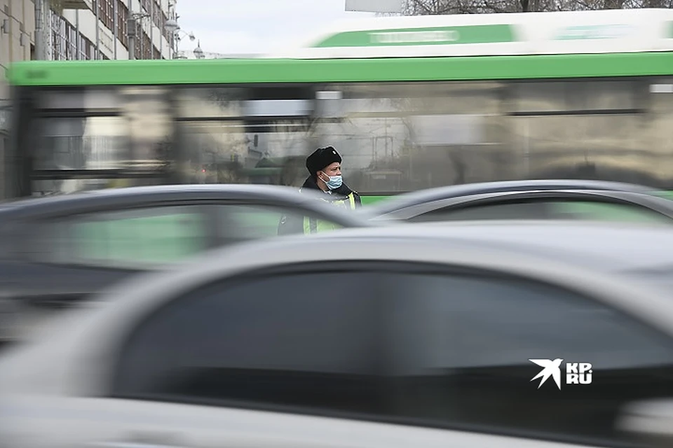 Сотрудники Госавтоинспекции вышла на дороги города для проверки автобусов