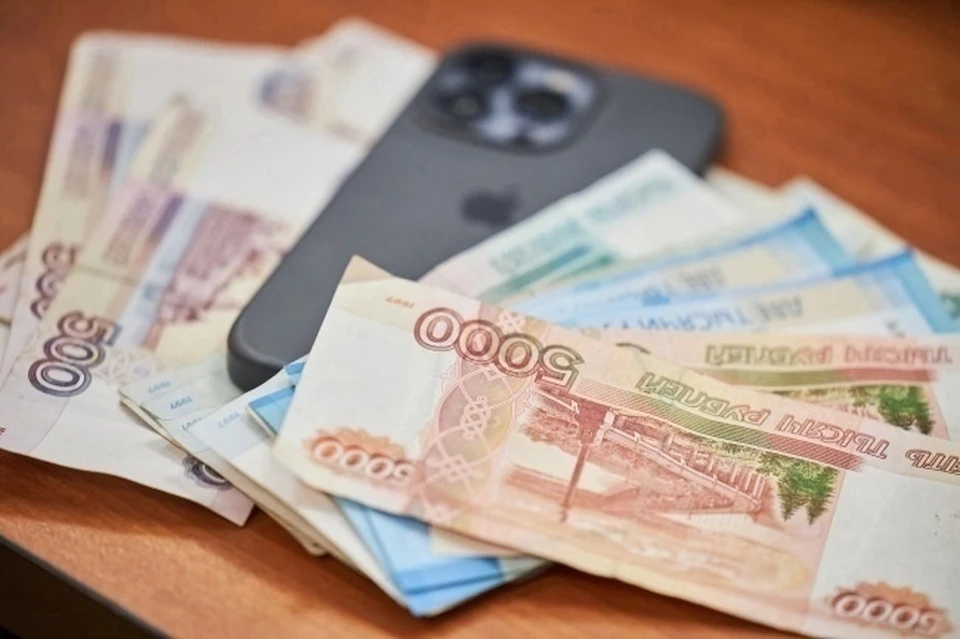Лжесотрудники ФСБ и Росфинмониторинга украли у кировчанки 1,28 млн рублей