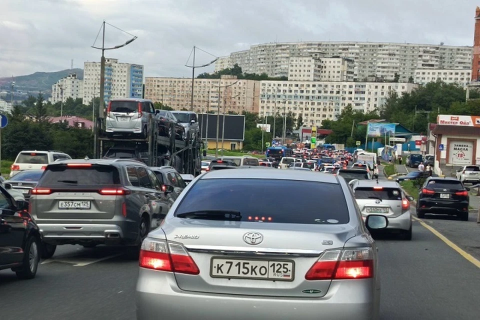 Дороги встали в жуткие пробки