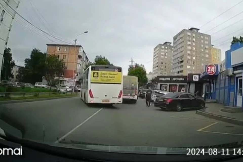 Оба автобуса выехали на встречную. Фото: УМВД России по Приморскому краю