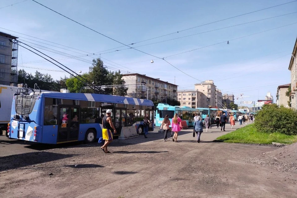 Пробка образовалась у метро «Лесная» в Петербурге из-за дорожных работ.