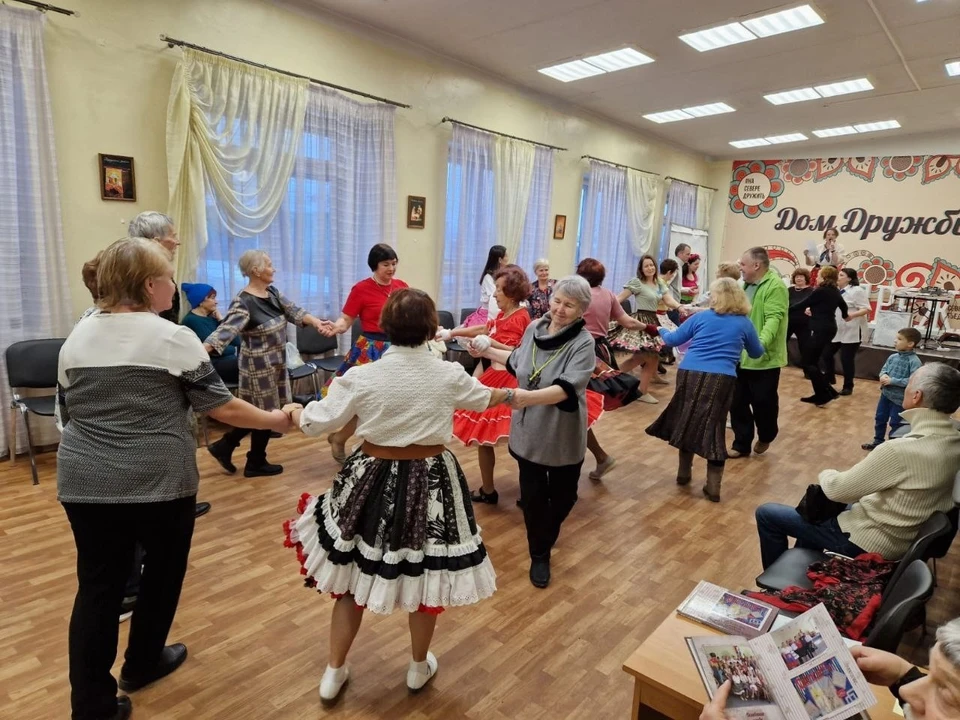 Один из ярких проектов автономии - клуб сквер-данса «Polar Light Dancers». В пляс может пуститься каждый! Фото: Министерство внутренней политики МО