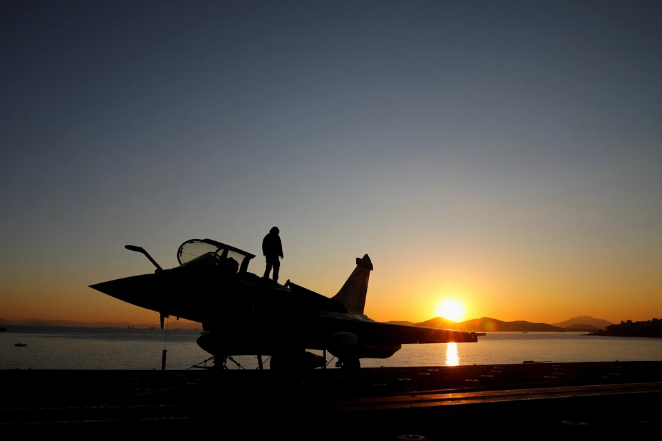 Песков прокомментировал покупку Сербией французских самолетов Rafale