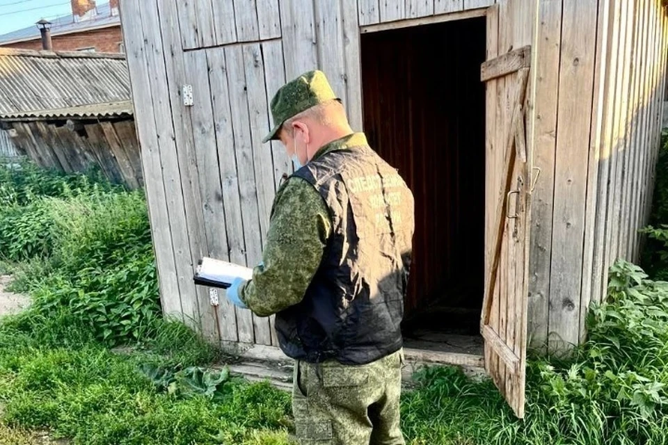 Труп новорожденной нашли в выгребной яме общественного туалета в Удмуртии Фото: СУ СК России по Удмуртии