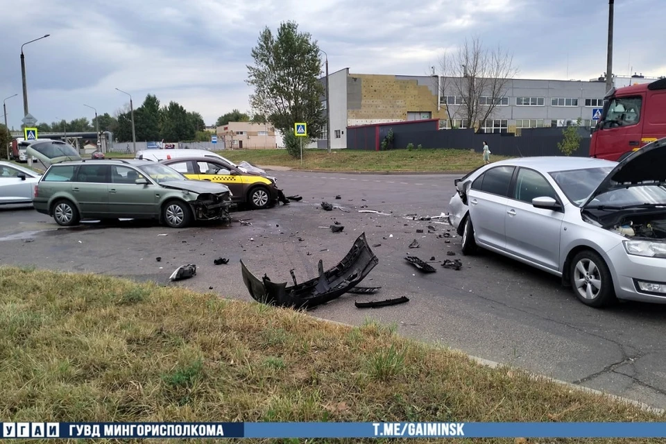 В Минске водитель не уступил дорогу, один человек в больнице после ДТП. Фото: УГАИ ГУВД Мингорисполкома.