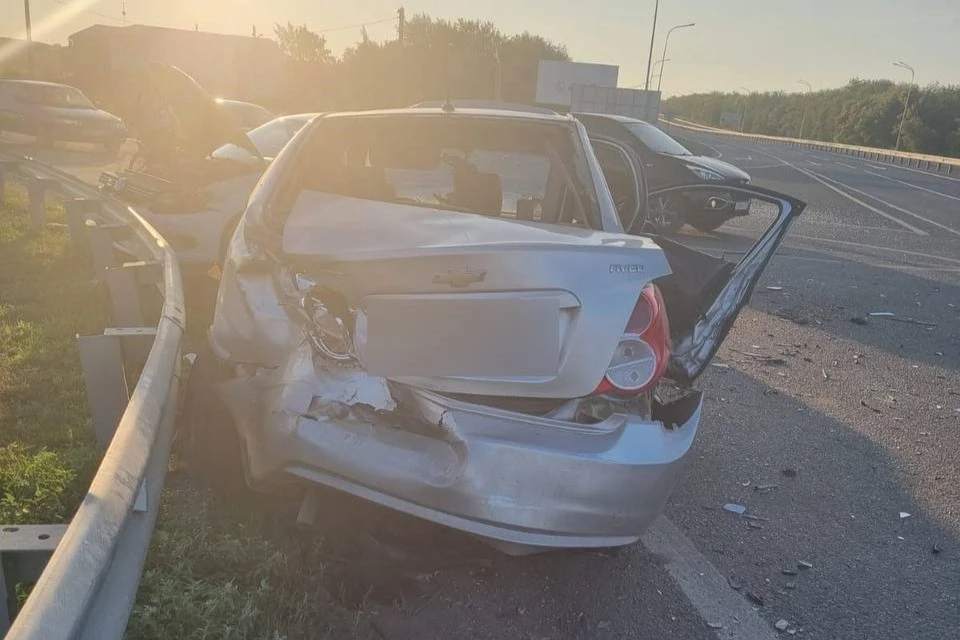 37-летний водитель автомобиля Chevrolet Aveo при повороте налево не уступил дорогу движущемуся во встречном направлении прямо Volkswagen Polo