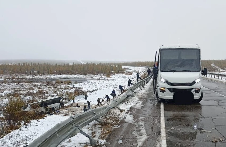 Дорога была скользкая и мокрая. Фото: Госавтоинспекция Якутии.