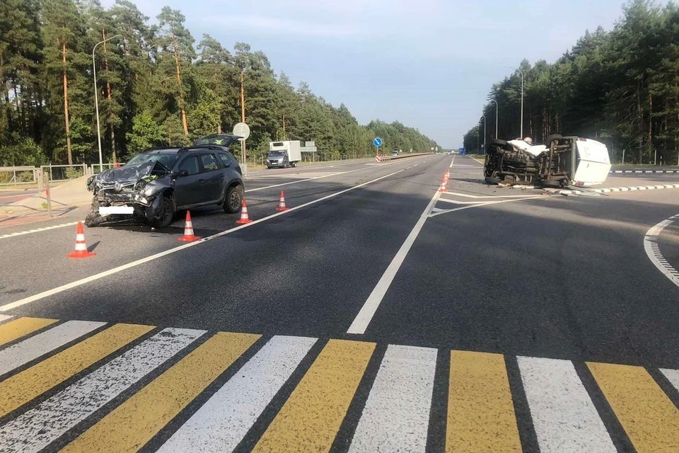 Пять человек пострадали в ДТП с микроавтобусом и авто под Ивье. Фото: телеграм-канал УВД Гродненского облисполкома