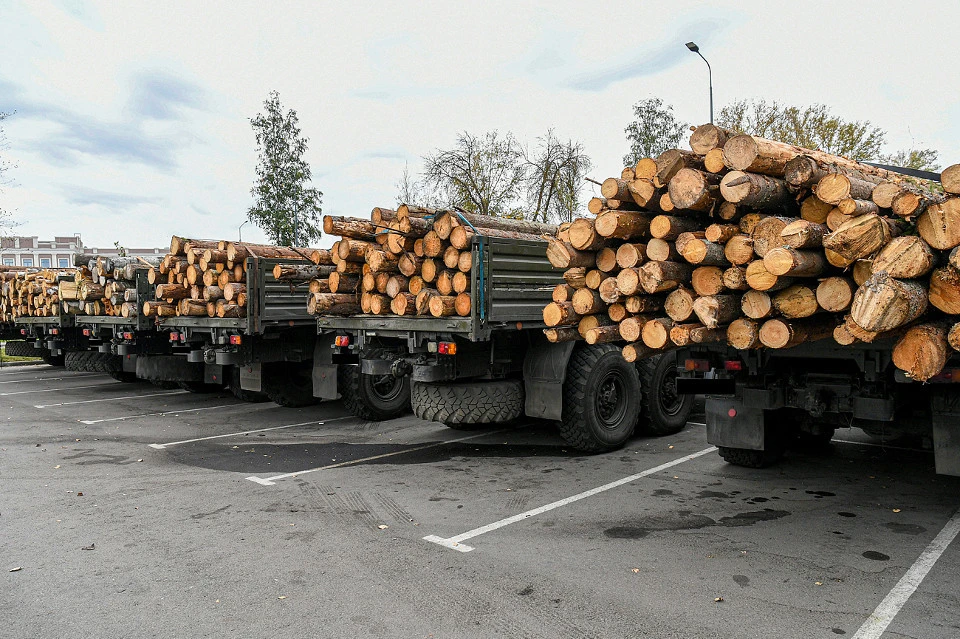 Правительством Тверской области направлена вторая автоколонна с пиломатериалами танковому батальону «Волга».