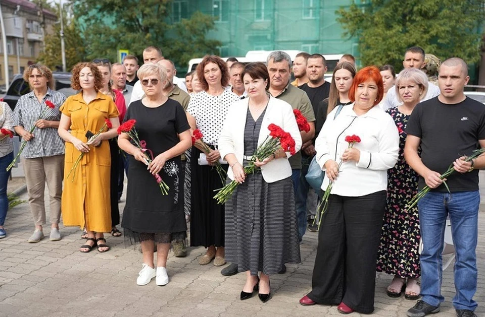 В Мелитополе возложили цветы к памятнику князю Александру Невскому. ФОТО: тг-канал Галины Данильченко