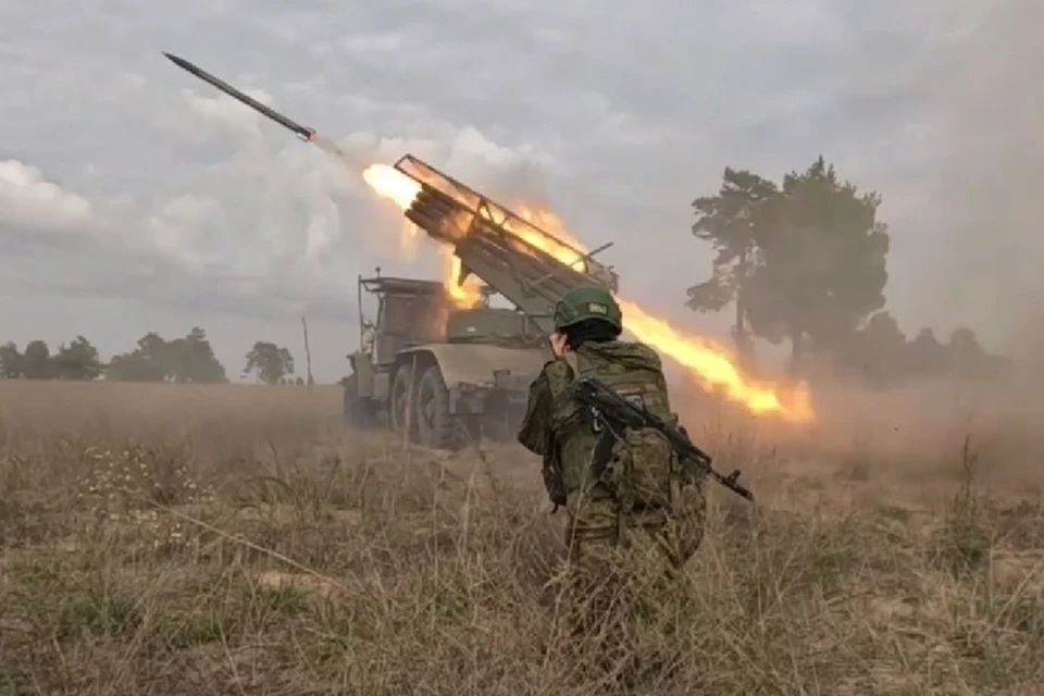 Бойцы "Днепра" разбили украинский опорный пункт, накрыв его "Градом". ФОТО: скриншот из видео Владимира Сальдо