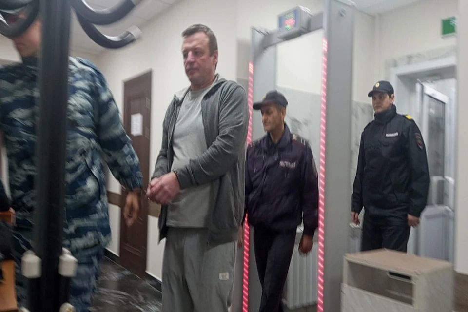 Под Новосибирском начали судить мужчину, обокравшего ювелирный с помощью удочки. Фото: Управление судебного департамента Новосибирской области.