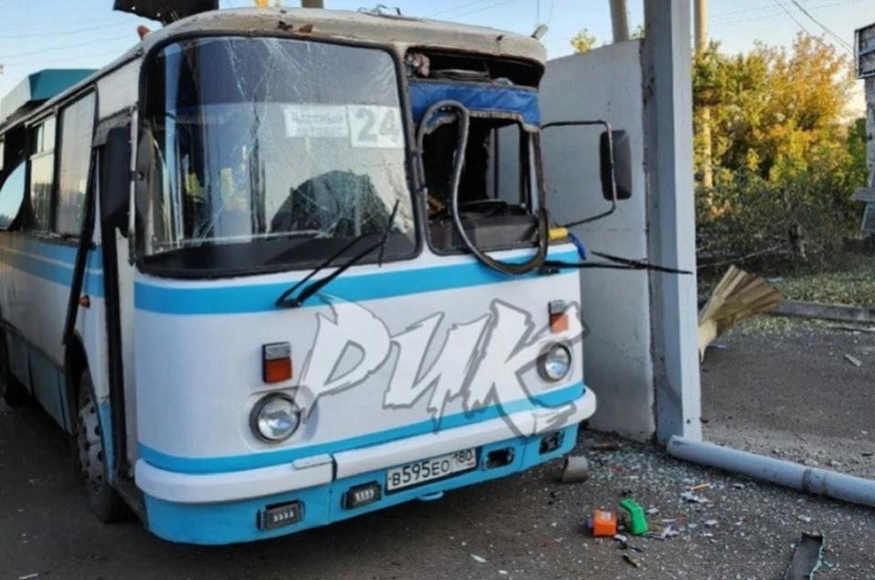 Поврежденный в результате атаки БПЛА ВСУ автобус в Горловке. Фото: ТГ/Приходько