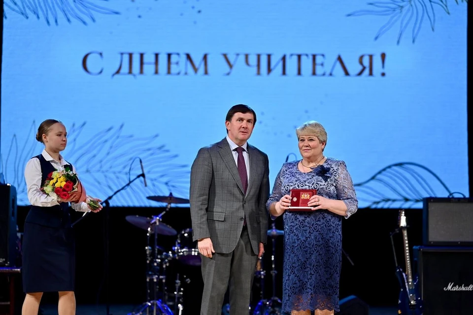 Всего звания «Заслуженный учитель Свердловской области» удостоили пять педагогов. Фото: департамент информационной политики Свердловской области.