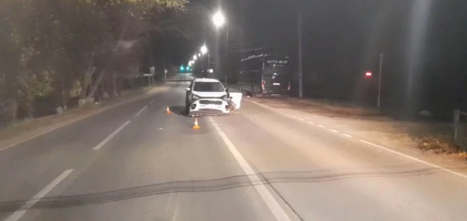 Уснувший за рулем водитель врезался в припаркованный автобус на Бору. Фото: пресс-служба УГИБДД по Нижегородской области.