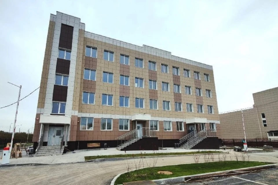 Новую поликлинику в виде буквы «Н» построили в городе Обь под Новосибирском. Фото: инспекция государственного строительного надзора Новосибирской области.