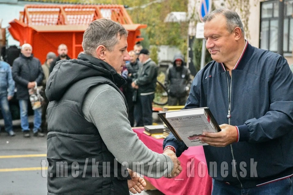 Глава Донецка поздравил работников дорожного хозяйства с наступающим праздником. Фото: ТГ/Кулемзин