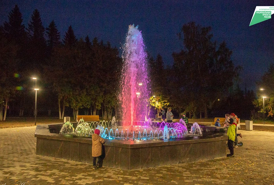 В Торжке создали световой фонтан.