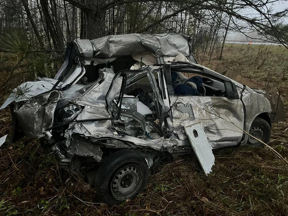 Легковые автомобили слетели в кювет