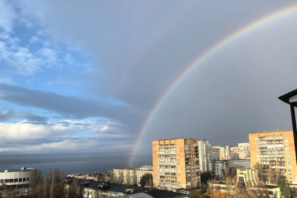 На несколько минут над Самарой показалась двойная радуга. Фото: Дарья ДОЛИНИНА.