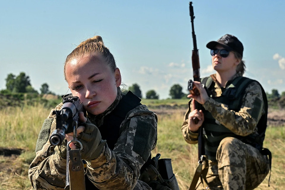 Украину стали усиленно «прогревать» на тему обязательной мобилизации женщин