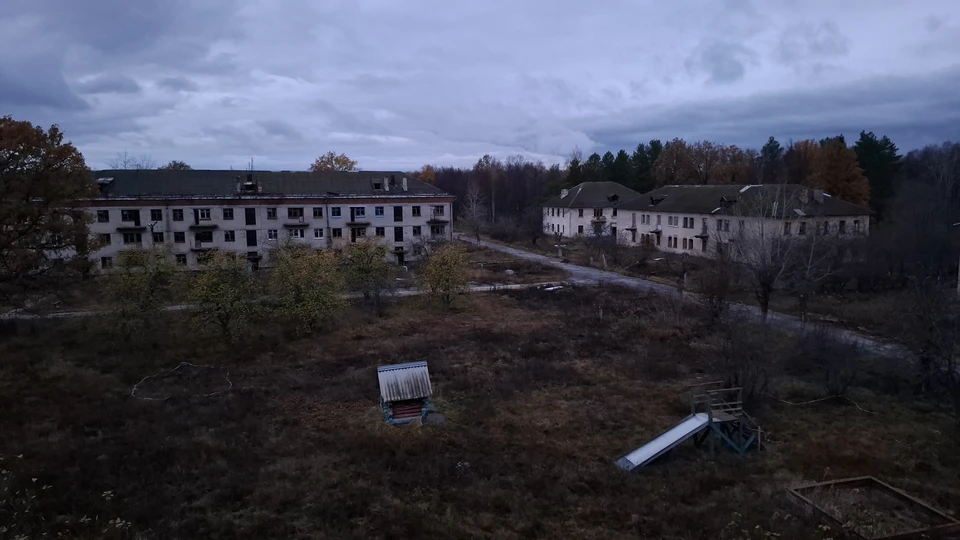 Еще несколько лет назад этот городок под Ульяновском ничем не отличался от остальных, сейчас же он стал настоящим городом-призраком