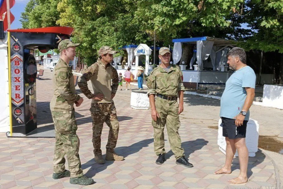 Дружинники следят за порядком на улицах, в парках, на пляжах. Фото: dob.sev.gov.ru