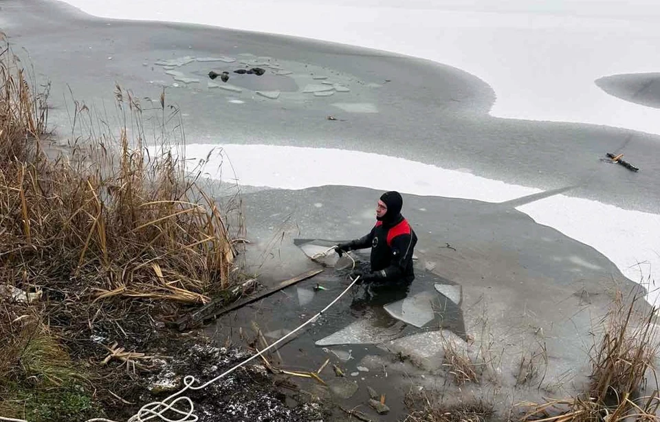 Пропавшего удалось найти на поверхности водоема в пяти метрах от берега.