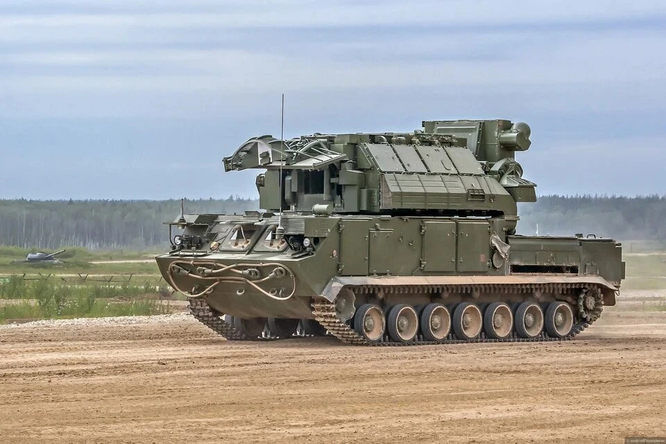 Смирнов: Средства ПВО сбили украинскую ракету и восемь дронов в Курской области