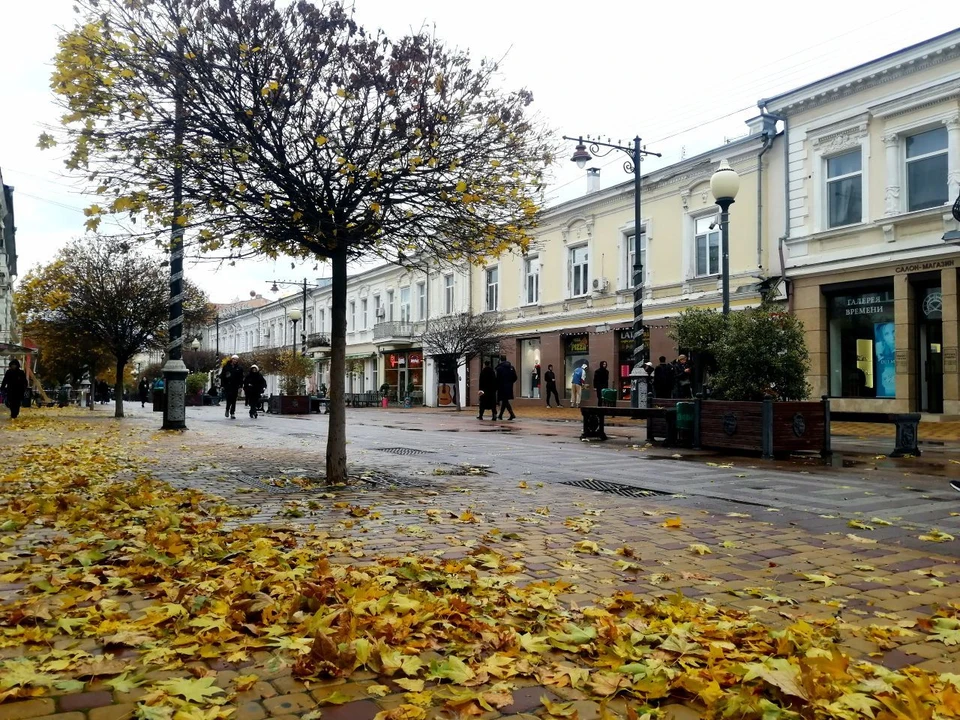 В Симферополе хозяйничает поздняя осень