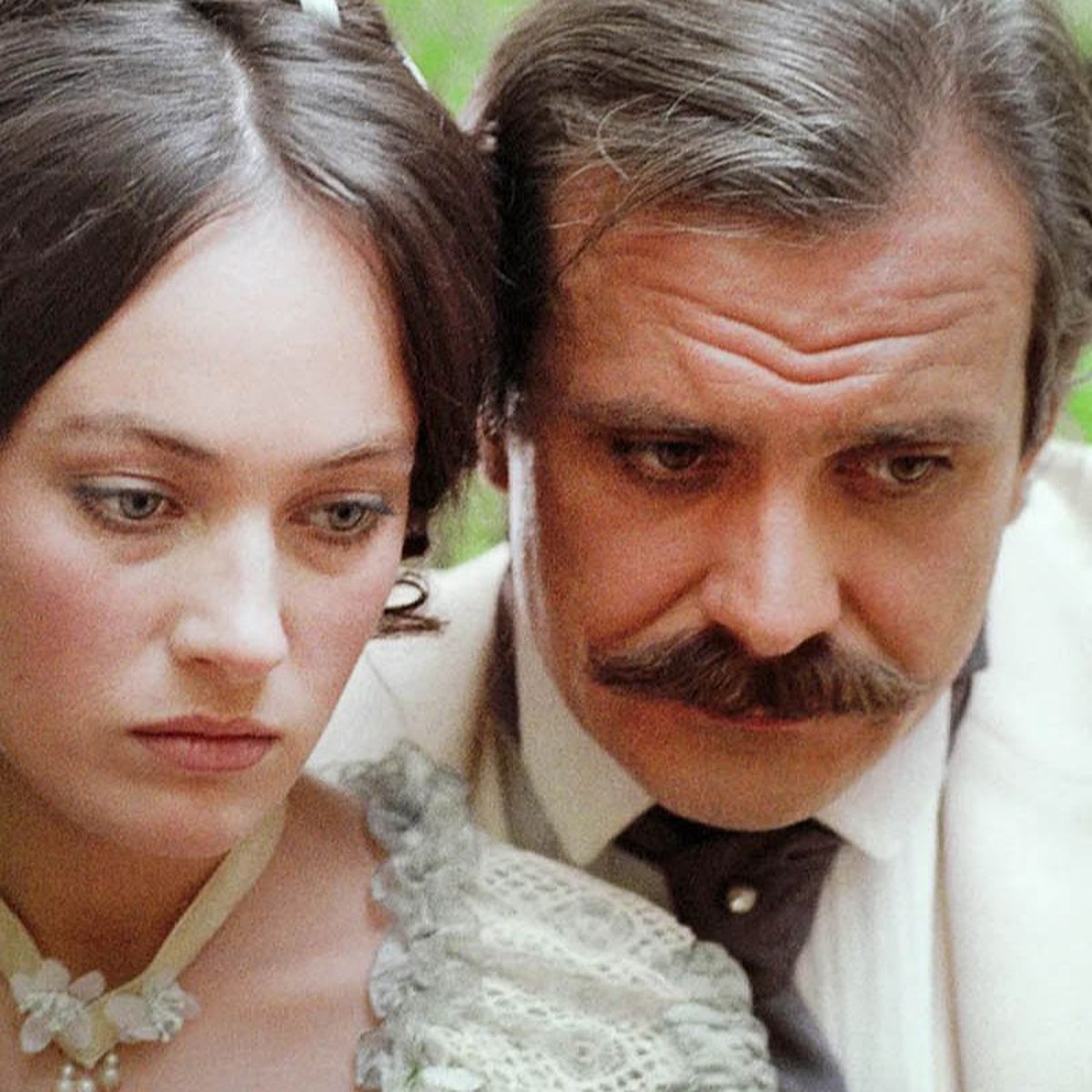 Жігіт қолмен келді