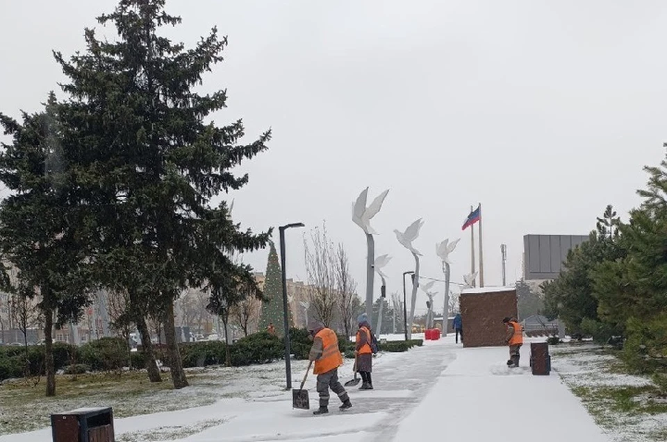 В городе приведут в порядок улицы, парки и скверы, а также смонтируют праздничную иллюминацию. Фото: Администрация Мариуполя